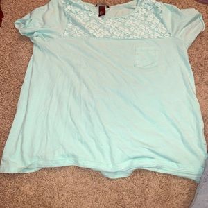 T-shirt it not tight it lose